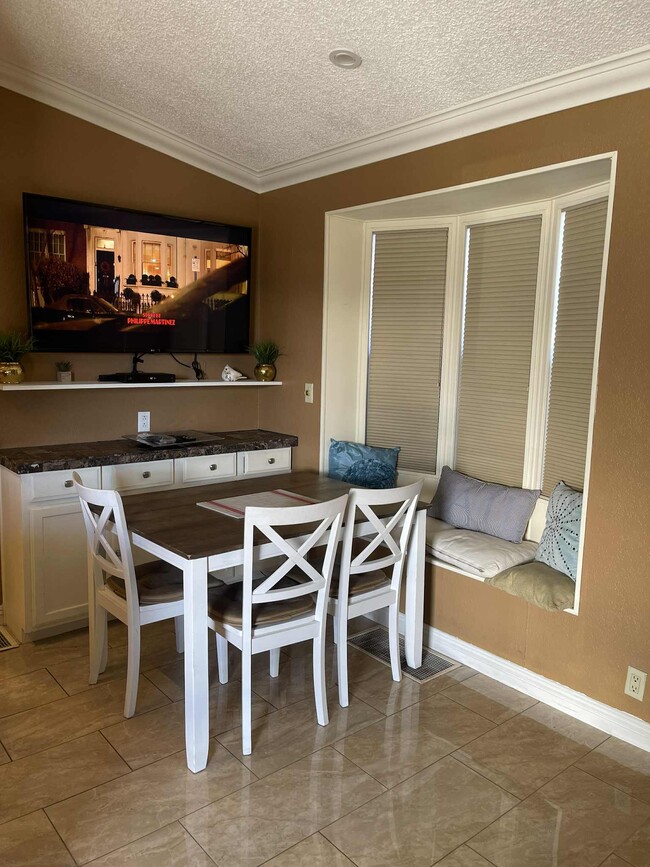 Building Photo - 1414 Western Dr