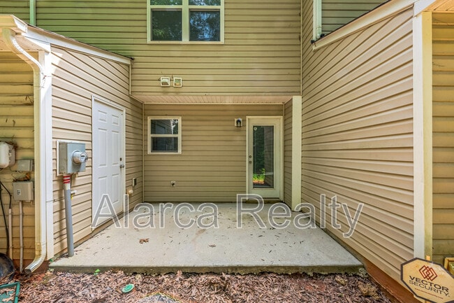 Building Photo - 861 Plaza Walk Dr