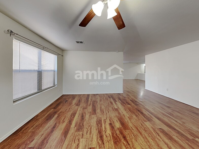 Building Photo - 15618 W Evans Dr