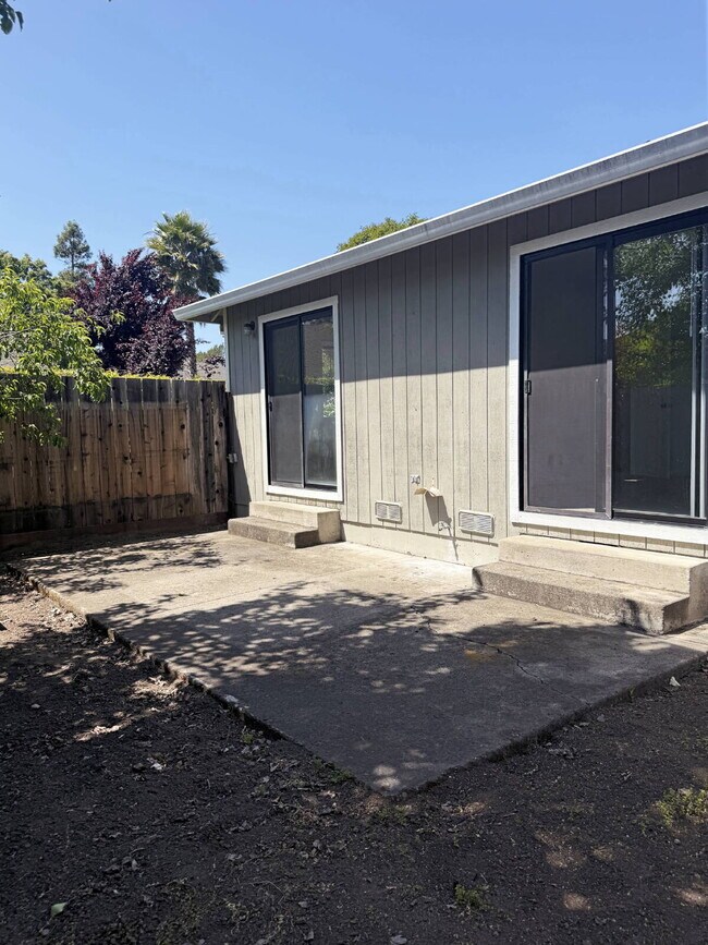 Building Photo - 2BD/2BA Single-Level Home Near Sonoma Plaza | Available Now.
