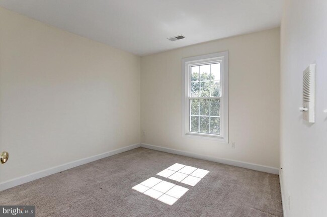 Building Photo - 7441 Heatherfield Ln
