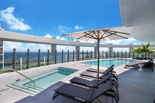 Building Photo - 2831 S Bayshore Dr