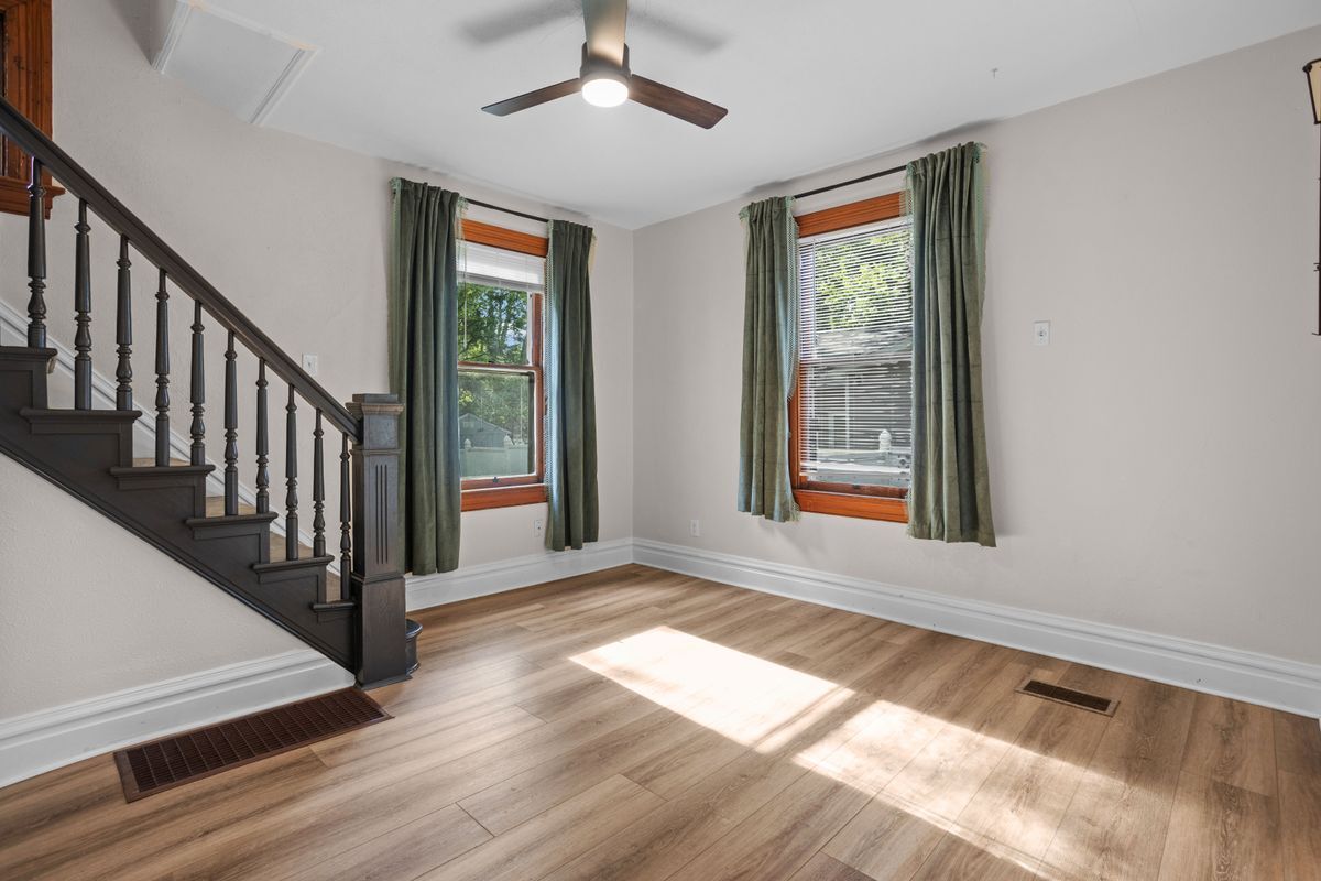 Building Photo - 419 S Van Buren Ave