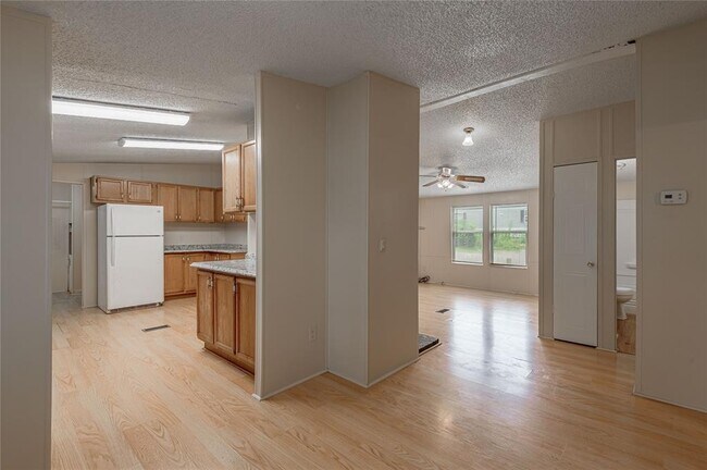 Building Photo - 1323 Avenue E