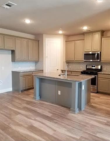 Building Photo - 904 Estelle Dr