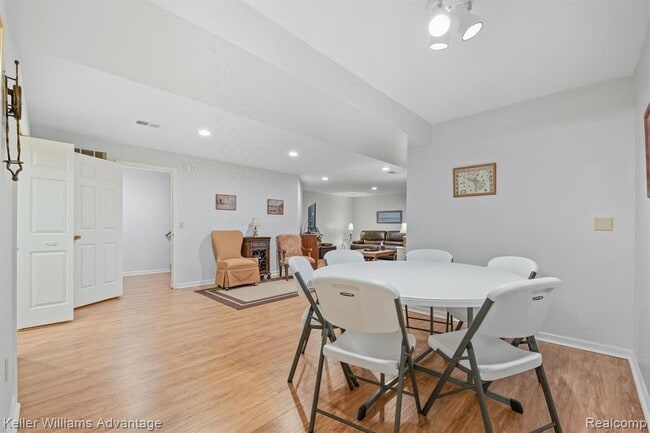 Building Photo - 2819 Monte Vista Ave