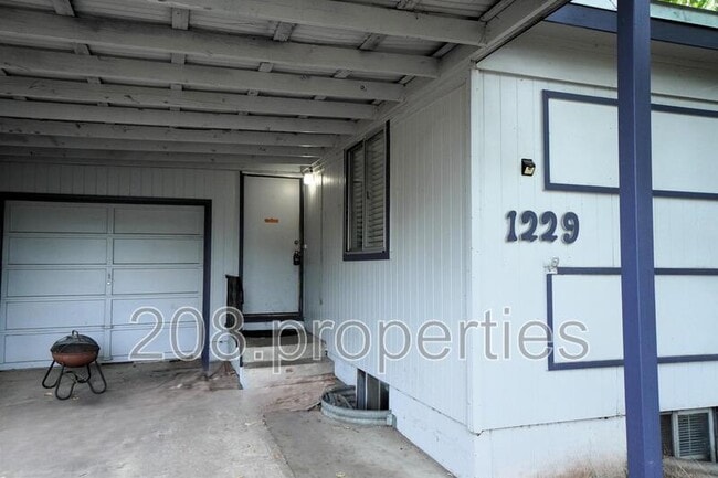 Building Photo - 1229 S Lincoln Ave