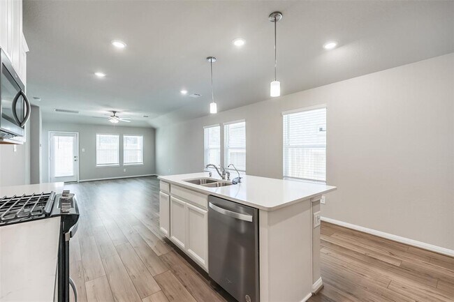 Building Photo - 17586 Rosette Grass Dr