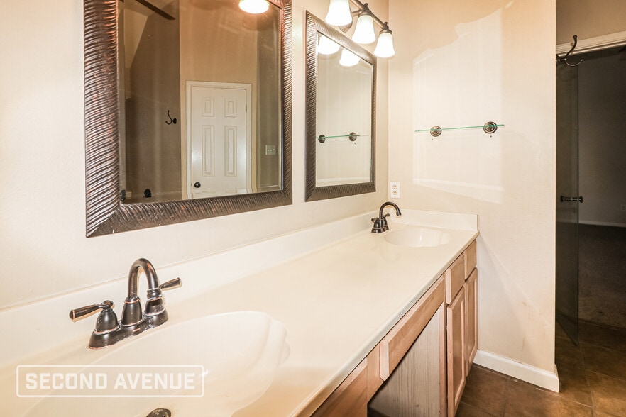 Building Photo - 3021 Shady Creek Ln