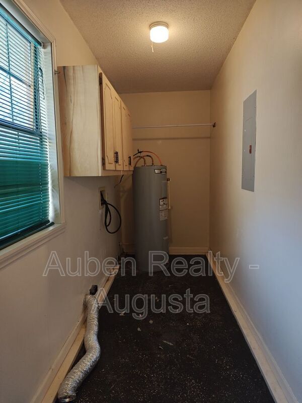 Building Photo - 3718 Byrd Rd