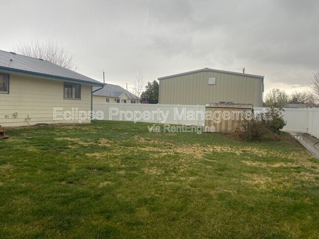 Building Photo - 230-229 29 Rd