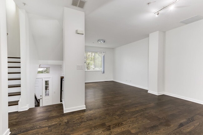 Building Photo - 758 Hanbury Dr