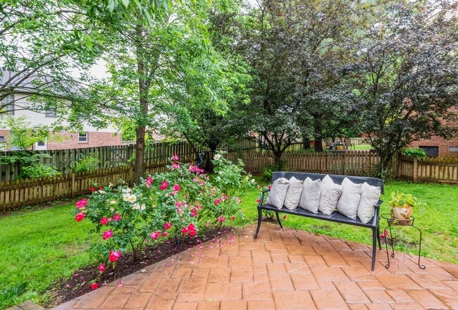 Building Photo - 511 Prince of Wales Ct