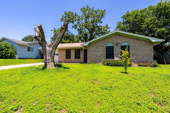 Building Photo - 310 E Grady Dr