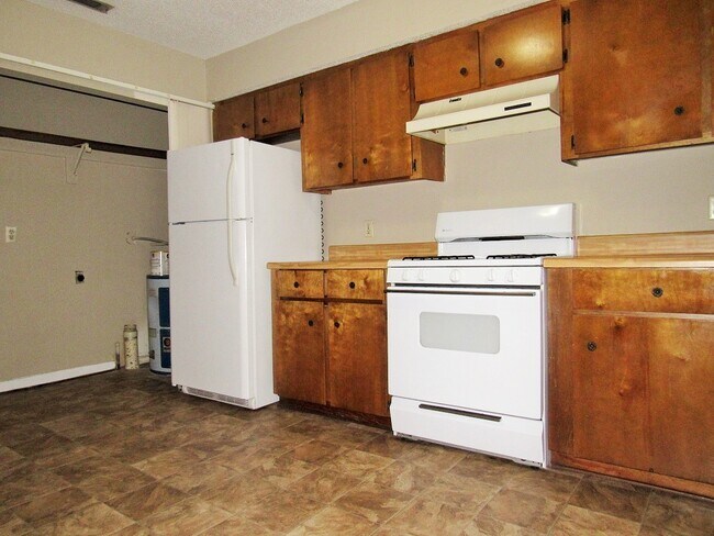 Building Photo - 341 Beverly St