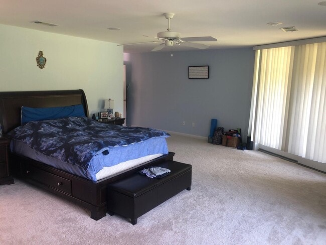 Building Photo - 1548 Glenlake Cir