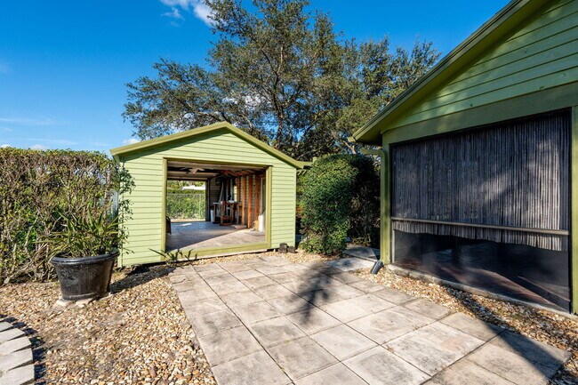 Building Photo - 11989 Persimmon Blvd