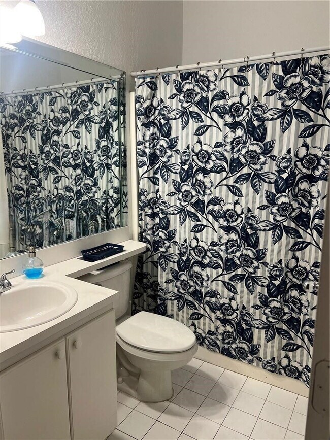 Building Photo - 7667 NW 182nd Ln