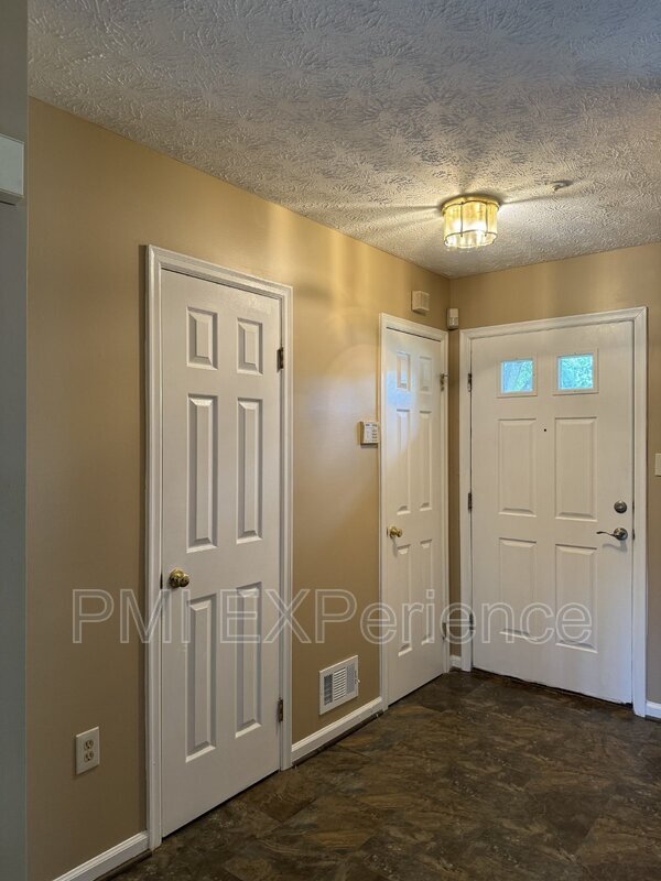 Building Photo - 12744 Wedgedale Ct