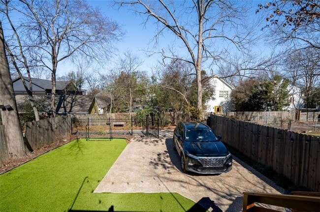 Building Photo - 1030 Kirkwood Ave SE