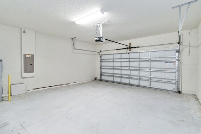 Building Photo - Beautiful 4/2 Energy Efficient Home in St. Cloud For Rent