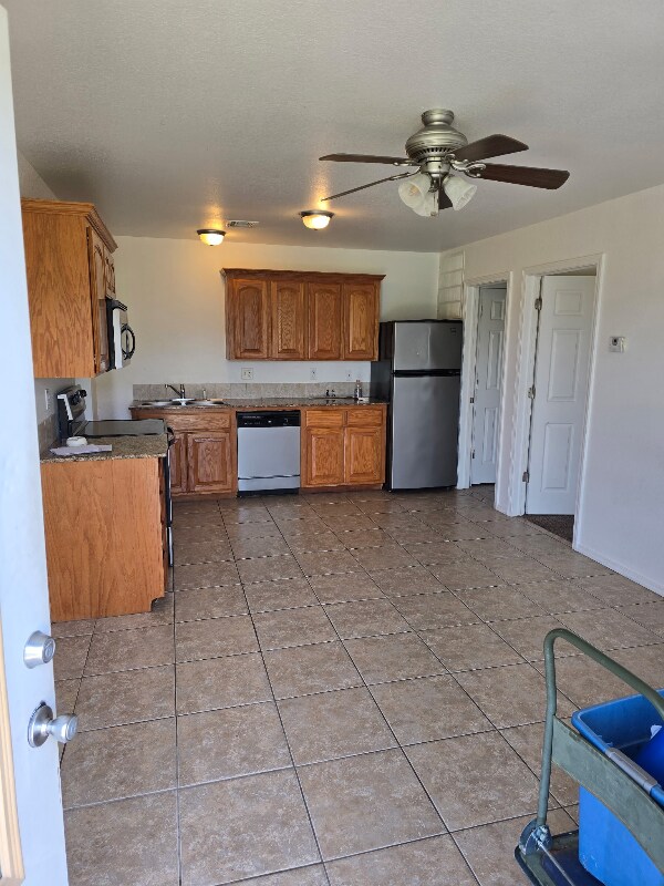 Building Photo - 63060 E 285 Ct