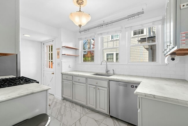 Building Photo - 2630 Boston Post Rd