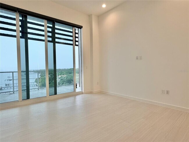 Building Photo - 920 N Osceola Ave