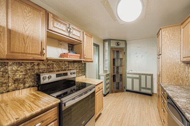 Building Photo - 515 W San Miguel St