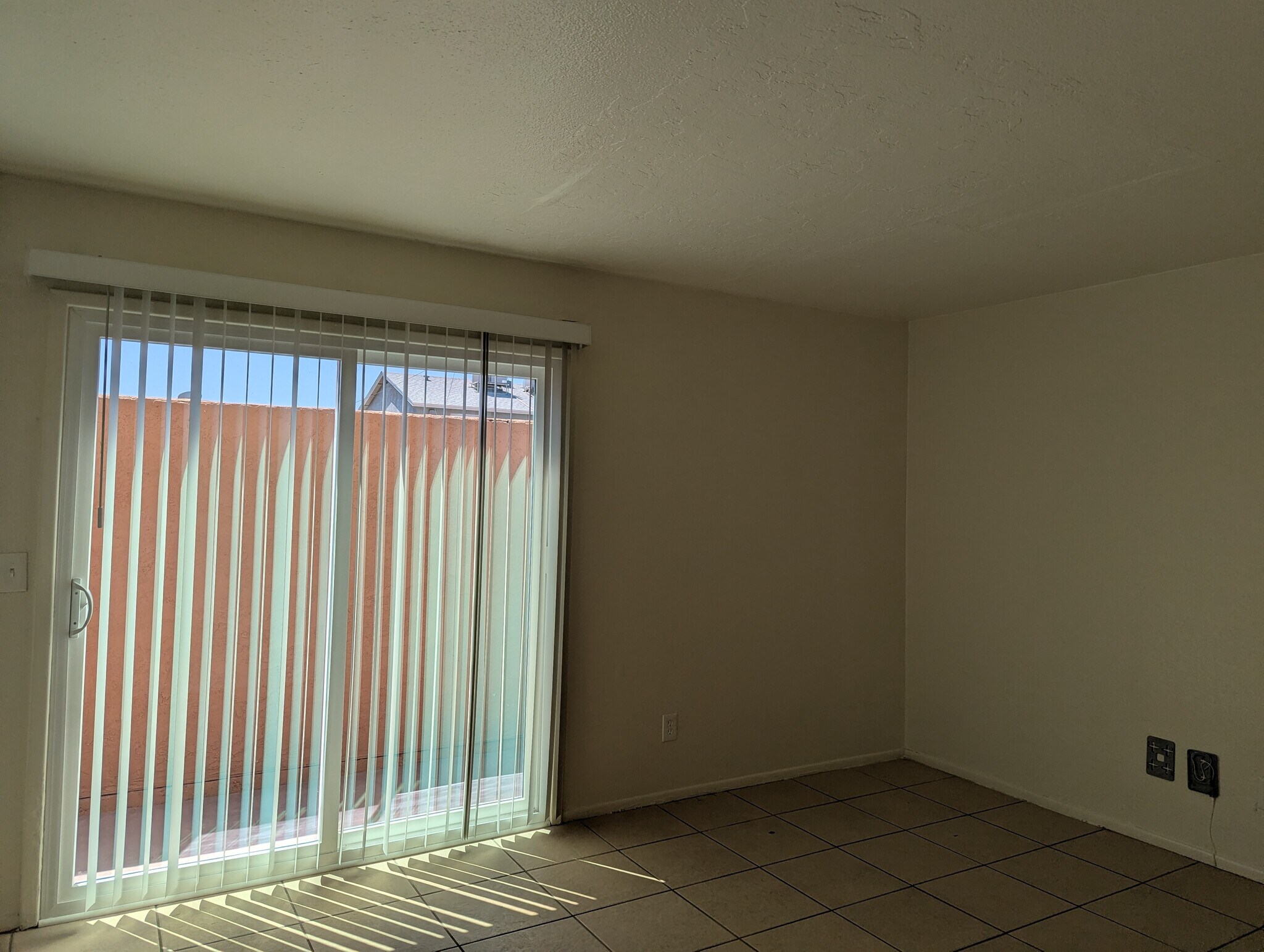 Building Photo - 1477 E 27th Ave