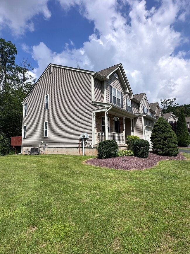 Building Photo - 11 Sand Hollow Dr