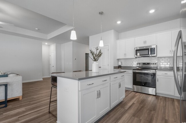 Building Photo - 655 Parker Ct