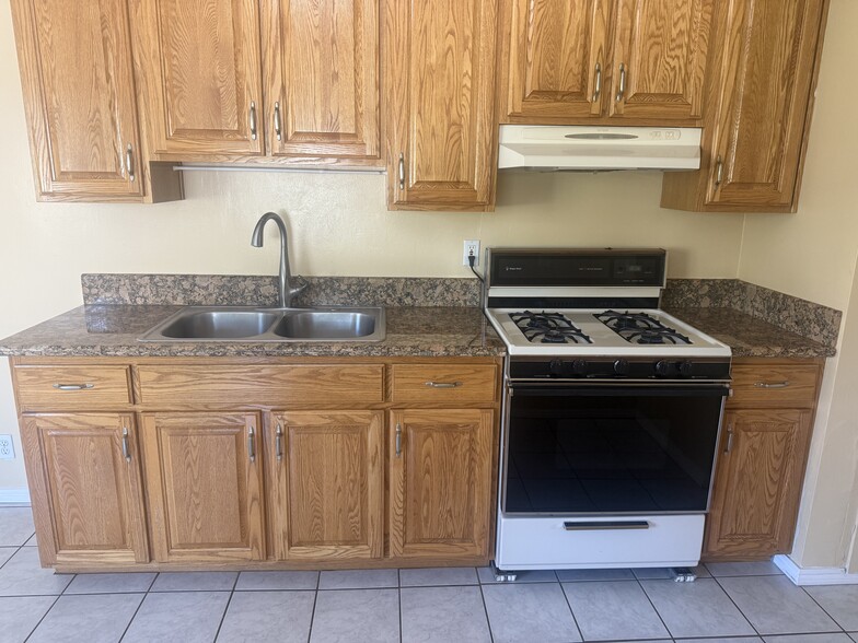 Building Photo - 2608 Manhattan Ave