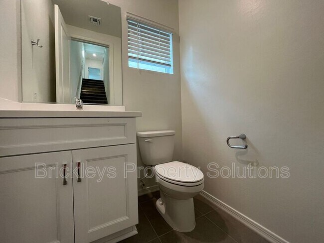 Building Photo - 265 E Balsam Dr