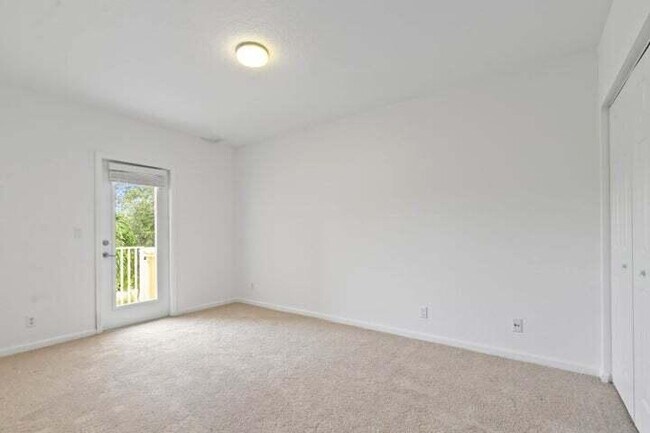Building Photo - 6120 SE Portofino Cir
