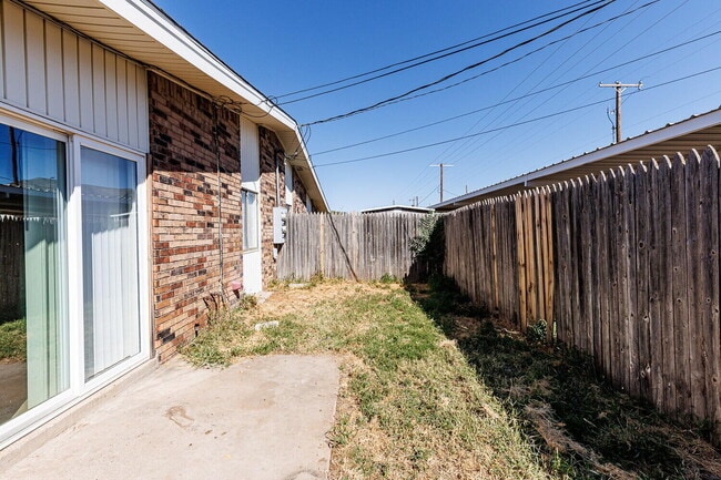 Building Photo - 140 N Troy Ave