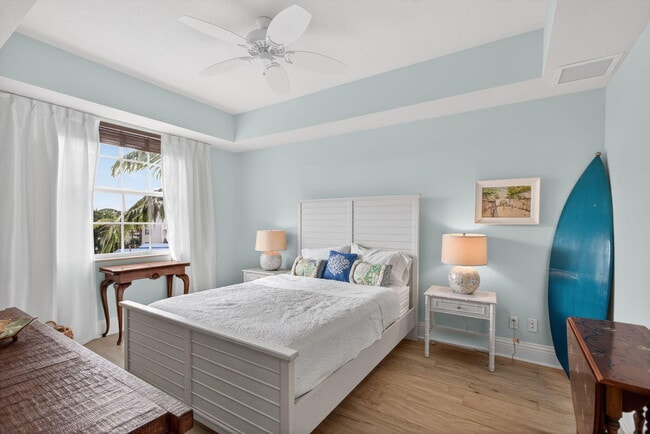 Building Photo - 834 Bay Colony Dr S