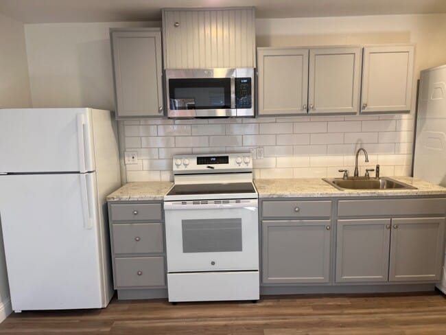 Building Photo - 1593 North Thorne Avenue