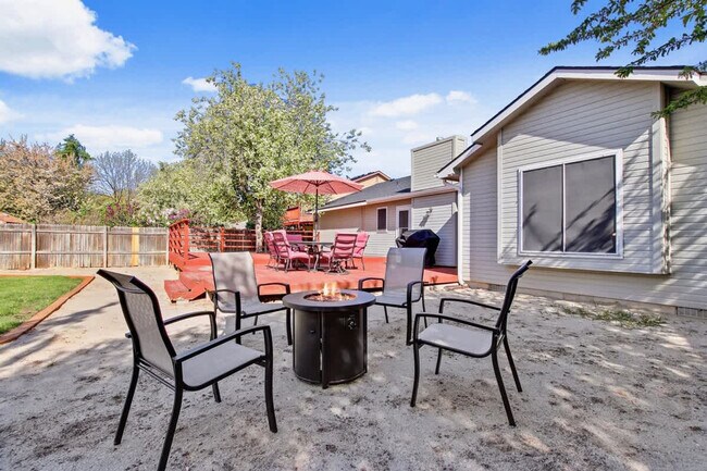 Building Photo - 4243 E Driftwood Dr