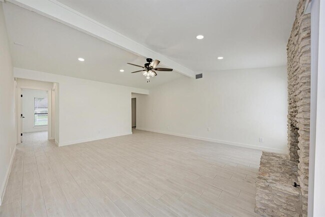 Building Photo - 4910 Wing Rd