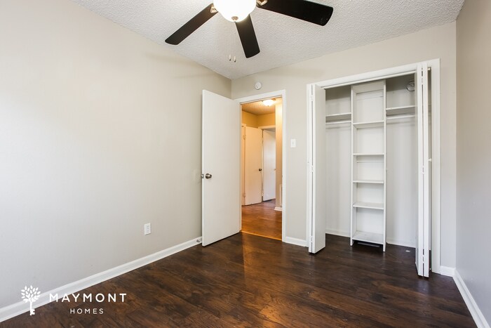 Building Photo - 17 Greenbrier Dr