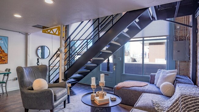 Building Photo - 40 N Freedom Blvd