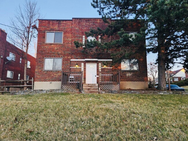 Primary Photo - 2500 Boudinot Ave