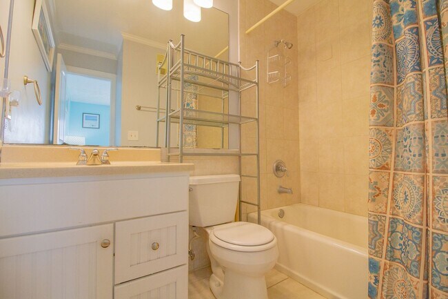 Building Photo - OCEANFRONT OFF-SEASON MONTH RENTAL READY FOR YOUR FALL ESCAPE