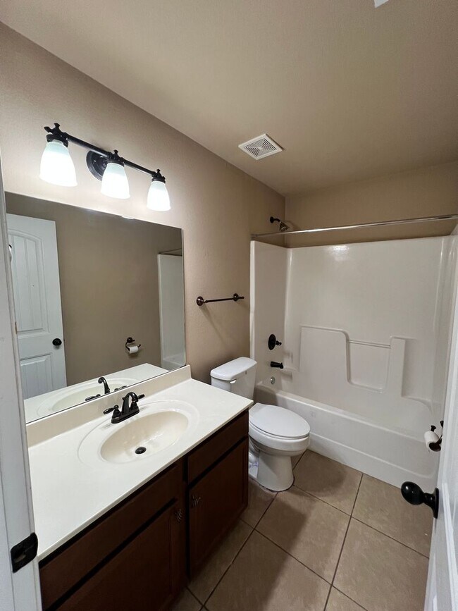 Building Photo - 4 Bdrm 2.5 bath Home-  Munford