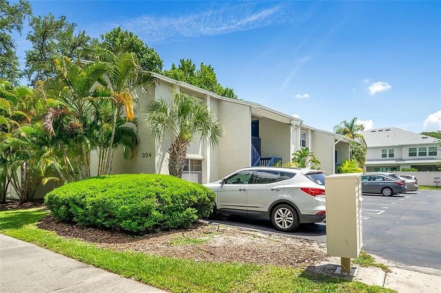 Building Photo - 304 S Habana Ave