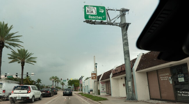 bike to beaches - 1517 N Palmway