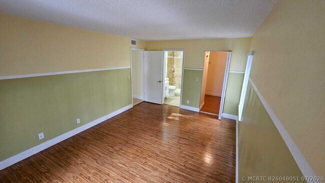 Building Photo - 205 Foxtail Dr