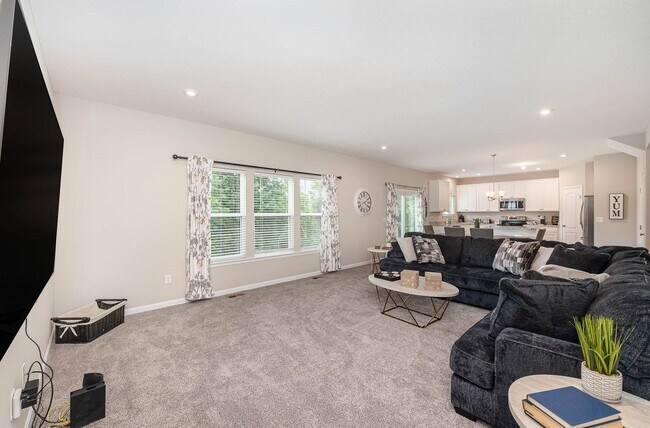 Building Photo - Fully furnished brand new construction. Luxury in HOA with pool