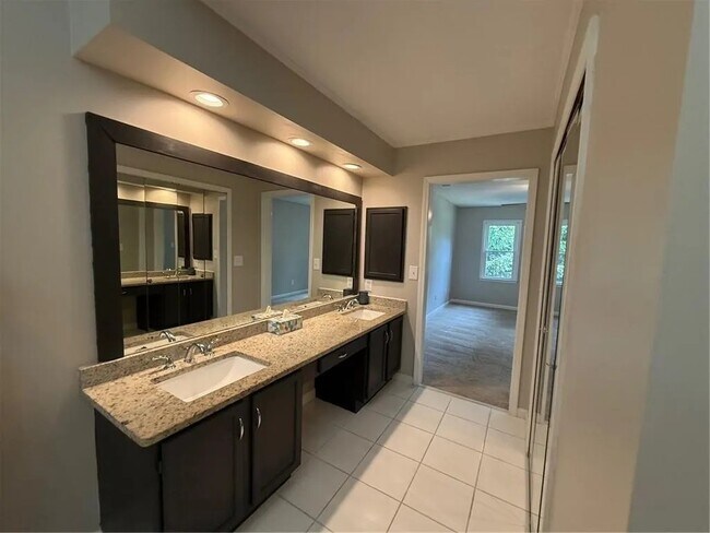 Building Photo - 2329 Milstead Cir NE